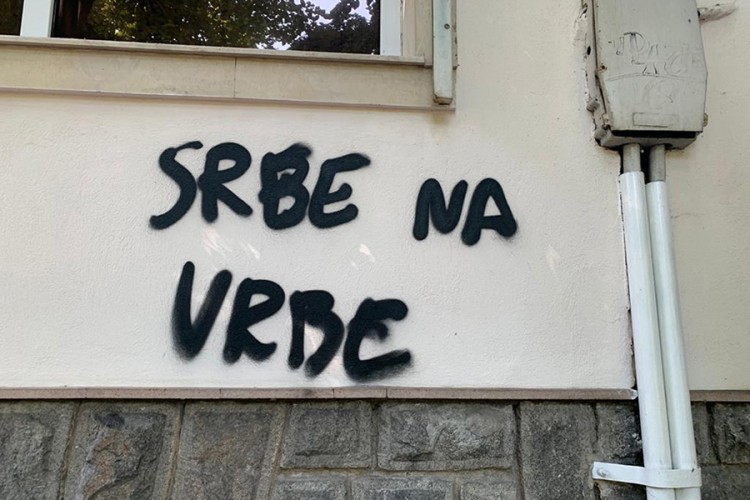 Provokativne Poruke Na Zgradi Konzulata Ispisan Grafit Srbe Na Vrbe