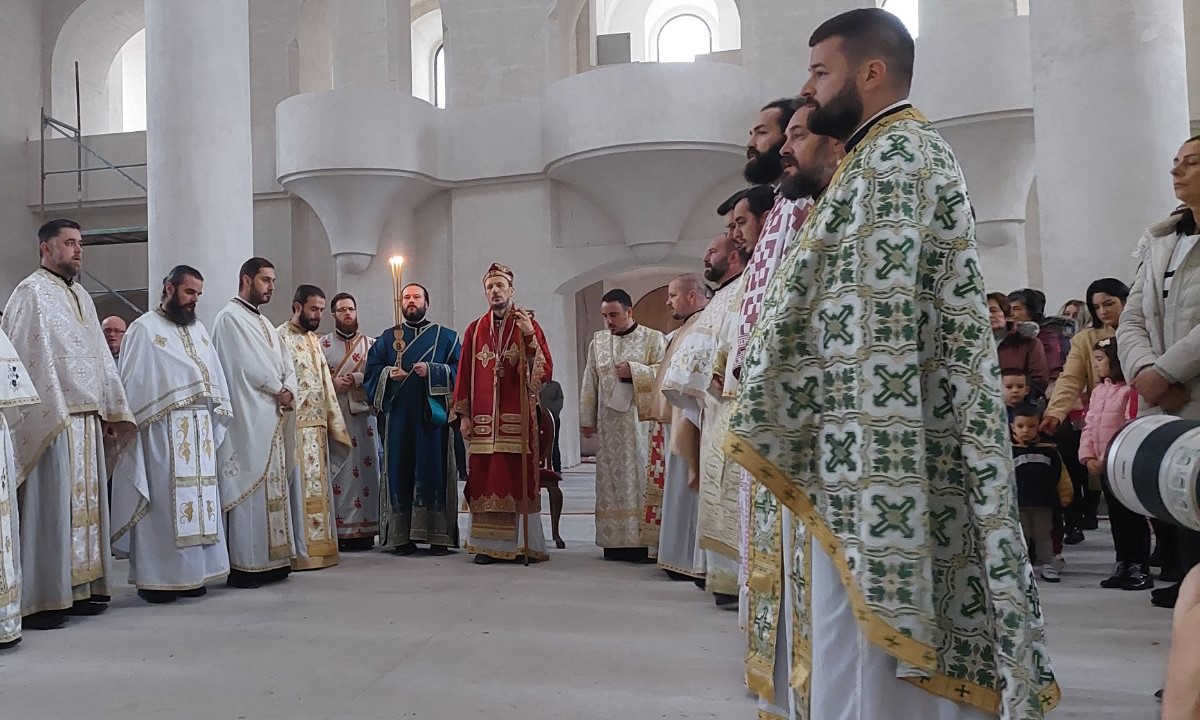 Stigli vjernici iz cijele Hercegovine Vladika Dimitrije služi