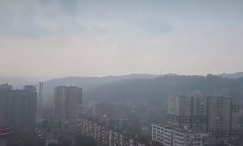 Rijeke teku niz ulice voda izvire iz šahtova Nevrijeme zahvatilo