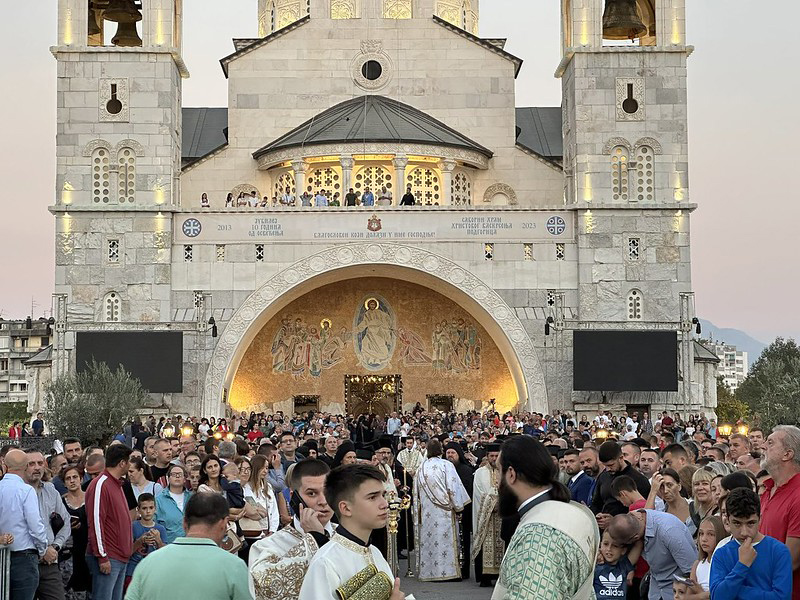 Raduje Se Crna Gora Rijeka Vjernika Do Ekala Srpskog Patrijarha Foto