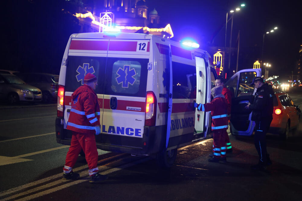 Muškarac sa ranom na grudima došao u bolnicu Odbija saradnju sa