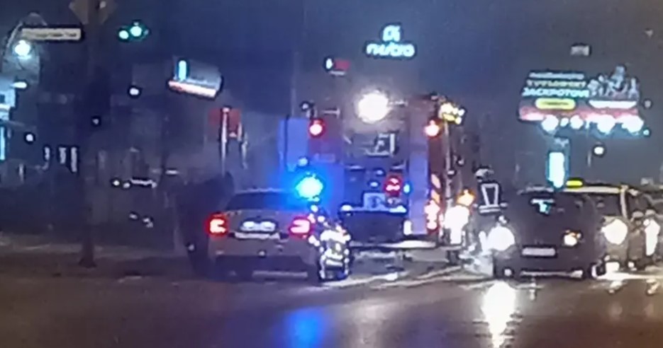 Na Terenu Vatrogasci I Policija Zapalio Se Automobil U Banjaluci Bl