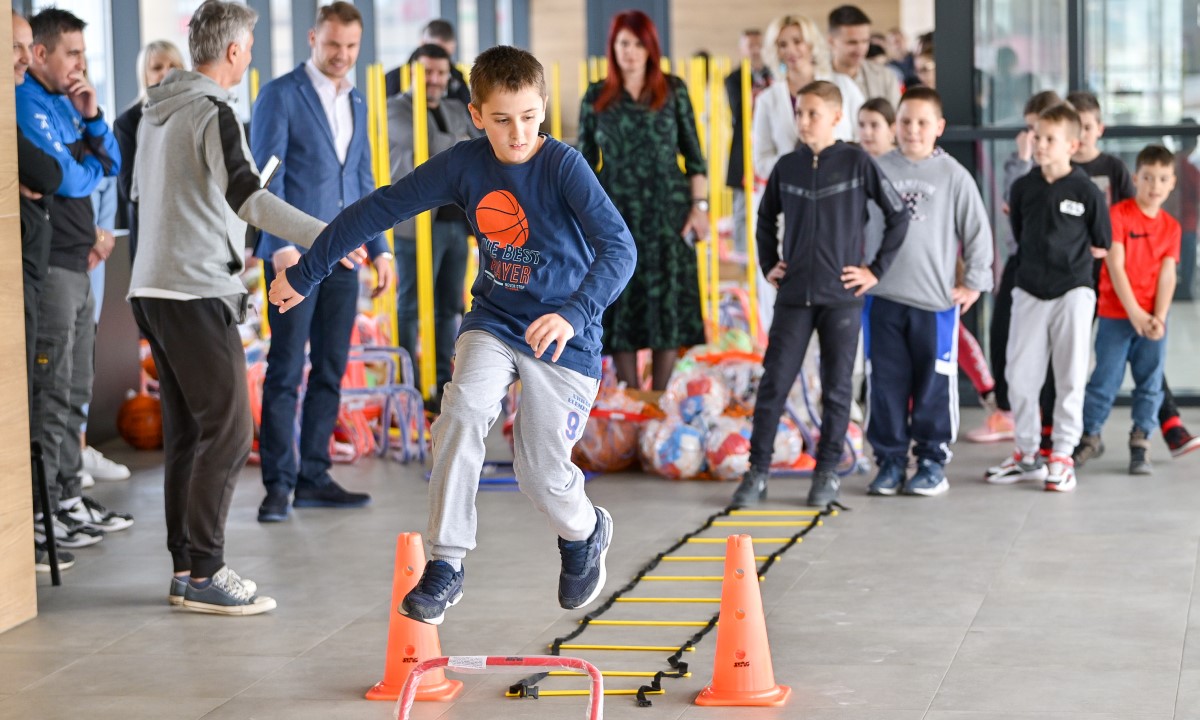 Promocija Sporta U Banjaluci Gradona Elnik Podijelio Sportsku Opremu