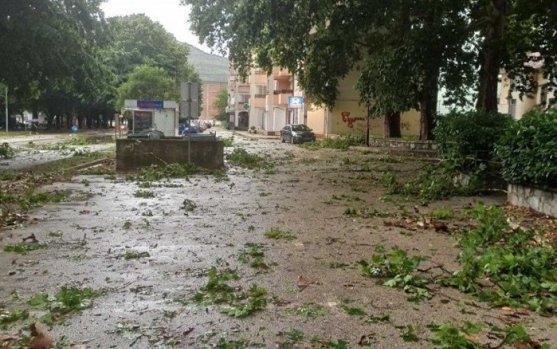 Velika šteta nakon nevremena u Trebinju Sve nadležne ekipe na terenu