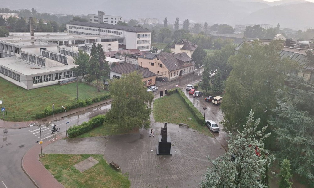 Nevrijeme protutnjalo Banjalukom Dan se za tren promijenio u noć BL