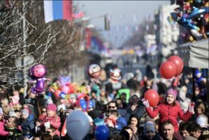 Vesela žurka u Banjaluci: Najmlađi sugrađani prvi dočekuju Novu godinu, program počinje u 11.00 časova