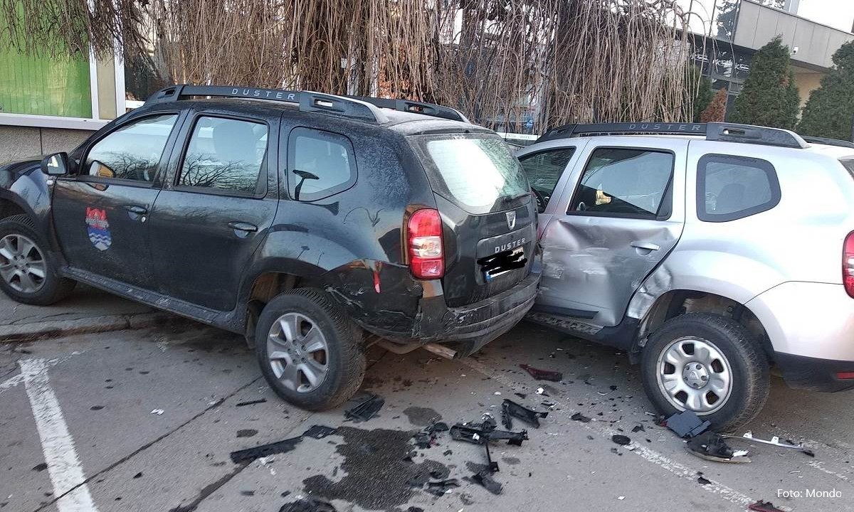 O Te Ena Vozila U Centru Banjaluke Sudar Na Parkingu Kod Kra A Bl