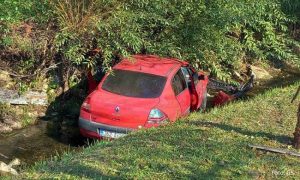 Stravična nesreća u Banjaluci: Poginuo vozač kada je sletio u kanal