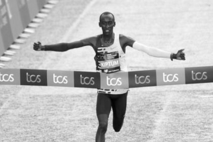 Izgubio život u saobraćajnoj nesreći: Poginuo svjetski rekorder u maratonu