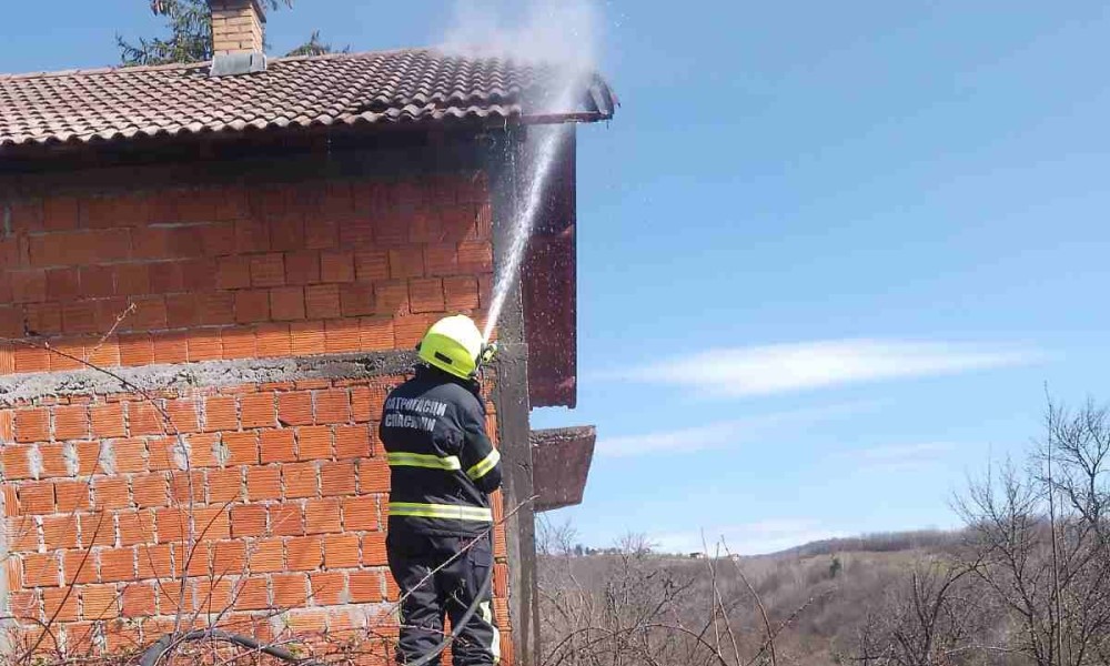 Vatra Se Rasplamsala: Palio Korov, Pa Zapalio Kuću FOTO | BL Portal