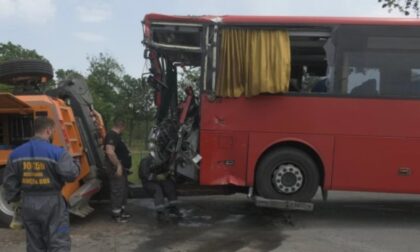 Vozač autobusa izgubio život: Kamiondžija koji je izazvao tešku nesreću bio drogiran