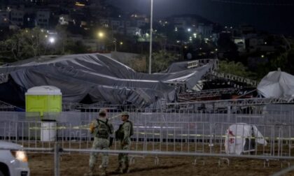 Srušila se bina tokom mitinga: Najmanje devet osoba izgubilo život