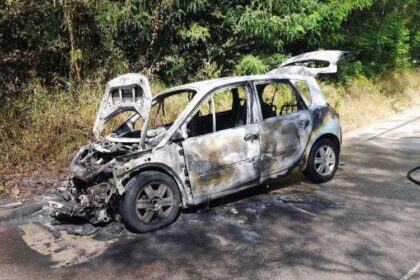 Vozilo “nestalo” u plamenu: Izgorio automobil u Banjaluci FOTO