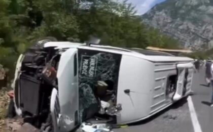 Povrijeđeno sedam osoba: Težak sudar autobusa i automobila VIDEO