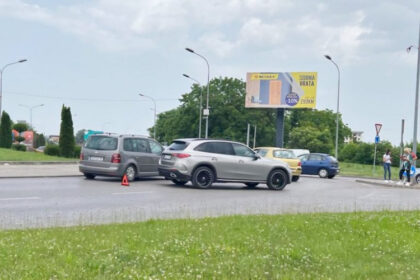 Nova nezgoda u Banjaluci: Sudar u kružnom toku, otežan saobraćaj