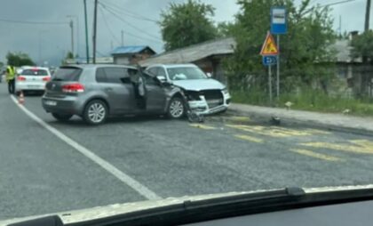 U teškom udesu povrijeđene dvije osobe: Na vozilima pričinjena veća materijalna šteta