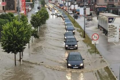 Uzalud pozivi i molbe: Banjalučani u tradicionalnoj borbi sa poplavama