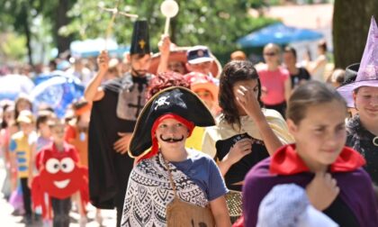 Sjajna atmosfera u Banjaluci: Šarenoliki kostimi obilježili “Dječiji karneval” FOTO