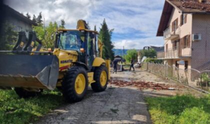 Pune ruke posla: Nadležne ekipe saniraju posljedice olujnog nevremena u Banjaluci