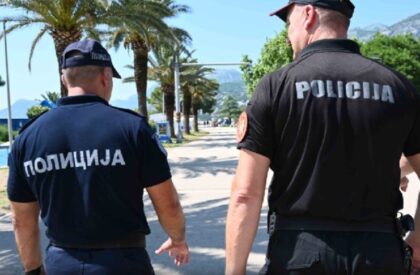 Za sigurnu sezonu: Srpski i crnogorski policajci zajedno patroliraju na primorju