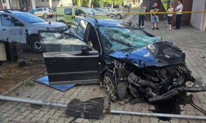 Stravičan udes u Laktašima: Preletio autom raskrsnicu i završio pred Gradskom upravom FOTO/VIDEO