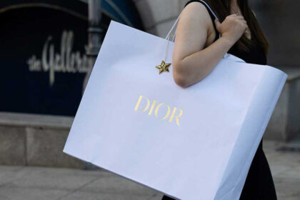 Dior pod istragom: Torbice nabavlja za 57 a prodaje za 2.780 dolara