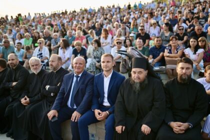 Stanivuković na proslavi Vidovdana u Manastiru Gomionica: Gazimestan je svaki grumen naše zemlje FOTO