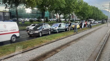 Lančani sudar šest automobila: Na Licu mjesta i ekipa Hitne pomoći