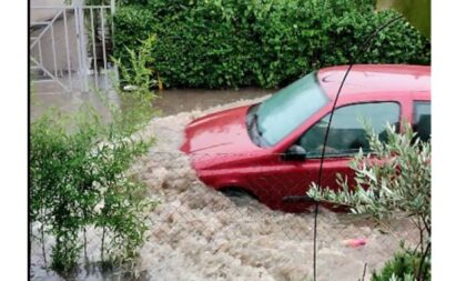 Ljudima voda ušla i u kuću: Muke nakon snažnog nevremena u Banjaluci VIDEO