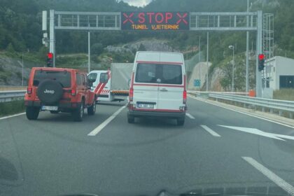 Nesreća u tunelu: Poginuo tridesetdvogodišnji muškarac u sudaru automobila i kamiona