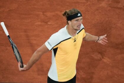 Zverev poslije dosta problema osigurao osminu finala na Rolan Garosu