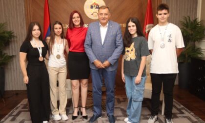 Učesnici Međunarodne STEM olimpijade: Dodik ugostio učenike OŠ “Sveti Sava” FOTO