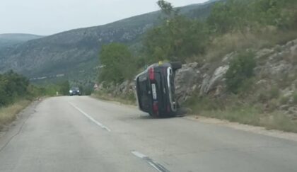 Vozilo se prevrnulo: Novi udes na putevima u Hercegovini