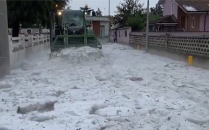 Kakva ludnica od vremena: Pao snijeg u julu VIDEO