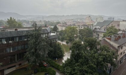 Nevrijeme u Banjaluci: Na ulicama se zadržava veća količina vode