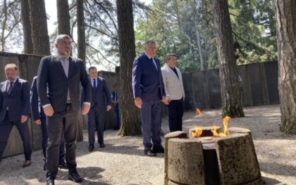 Povodom obilježavanja 82 godine od Bitke na Kozari: Položeni vijenci na centalnom spomen-obilježju FOTO