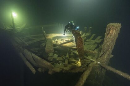 Ronioci u moru našli brod iz 19. vijeka pun boca šampanjca i mineralne vode