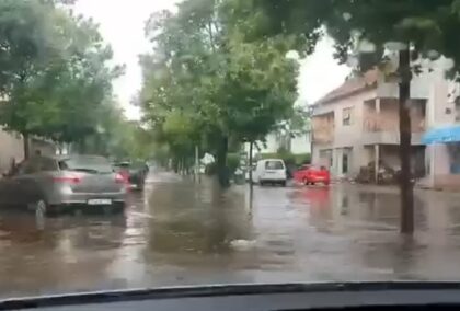 Stiglo osvježenje: Kiša potopila ulice grada u BiH VIDEO