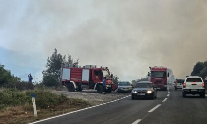 Kuće odbranjene: Zaustavljeno širenje požara u selu u Crnoj Gori