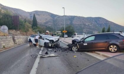 Nesreća na primorju: U strašnom sudaru dva automobila stradala jedna osoba