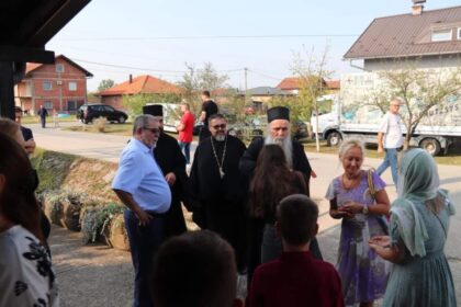 Svečana atmosfera u Derventi: Mitropolit Fotije služio liturgiju i osvještao zvona u Novom naselju