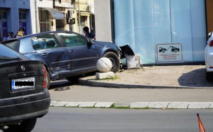 Otežan saobraćaj: Sudar “opela” i “golfa” u Banjaluci