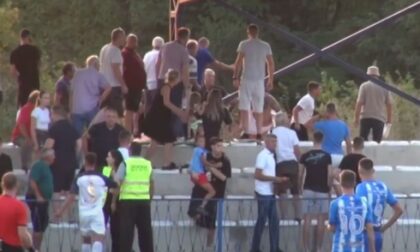 Opšta makljaža na fudbalskom meču: Vrisci i jauci odjekivali stadionom VIDEO