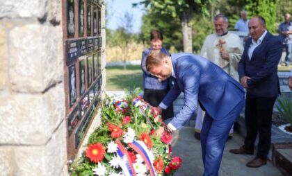 Parastos nakon liturgije: Gradonačelnik Banjaluke odao počast poginulim borcima iz Goleša