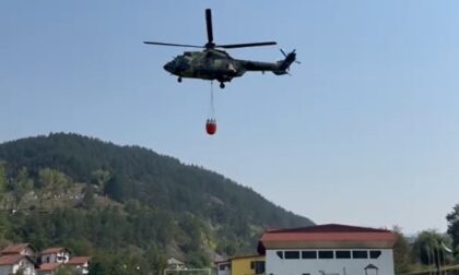 Helikopter iz Srbije stigao u NP “Drina”: Priključuje se akciji gašenja požara VIDEO