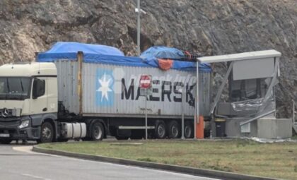 Šleper udario u carinsku kućicu na graničnom prelazu: Povrijeđen carinik