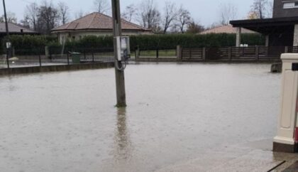 Poplavljena dvorišta: Izlile se otpadne vode u banjalučkom naselju VIDEO