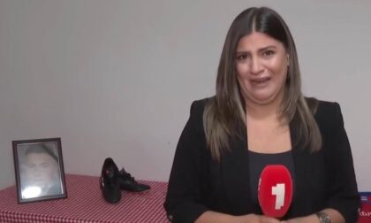 Reporterka se rasplakala pred sahranu poginulog mladića: “Ja sve ove ljude znam” VIDEO