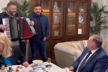 Dodik uz harmoniku zapjevao za pobjedu Trampa: “Ne može nam niko ništa” VIDEO