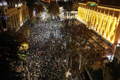 Protesti u Tbilisiju: Podignute barikade na ulicama, povrijeđeno nekoliko novinara